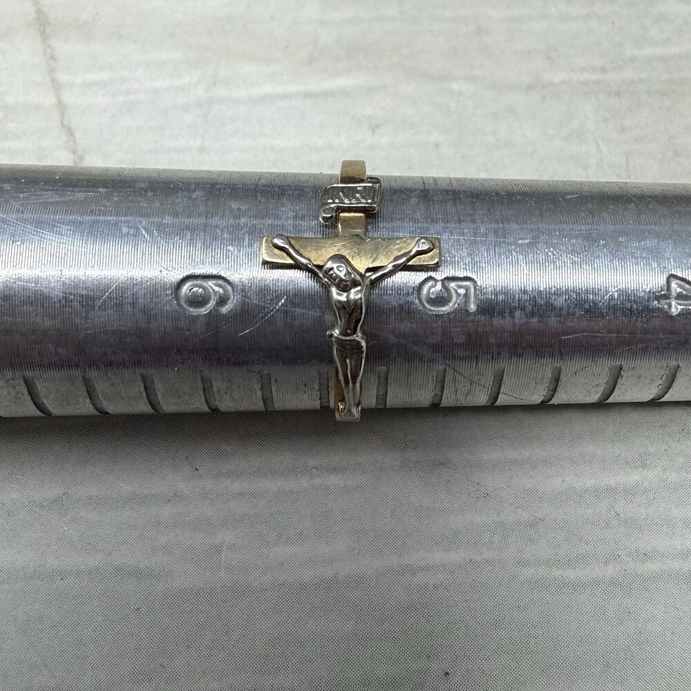 Vintage 10K Yellow Gold Ladies Jesus on the Cross Crucifix Band Ring Size 5.5 - Picture 7 of 11